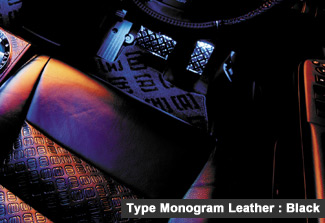 Type Monogram Leather : Black