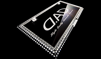 D.A.D ラグジュアリーライセンスカバーフレーム & ナンバープレートエンブレム