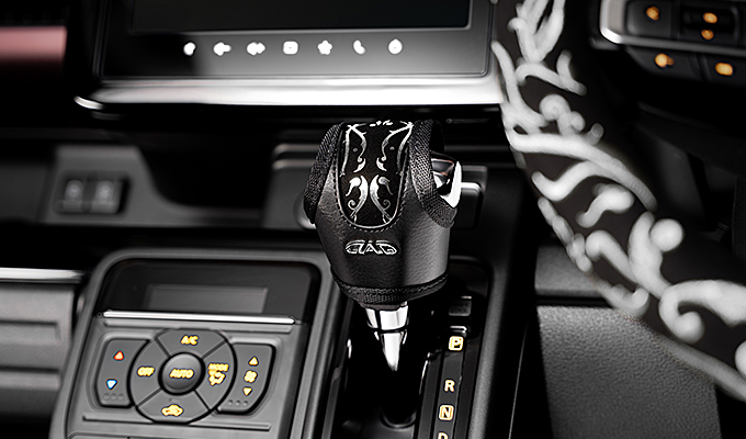 D.A.D レザーシフトノブカバー アラベスク シルバー【HA745-01】