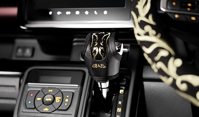 D.A.D レザーシフトノブカバー アラベスク ゴールド【HA745-02】