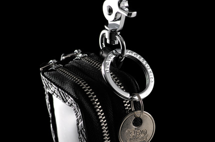 家の鍵など取付けに便利な 2重カン リング 採用