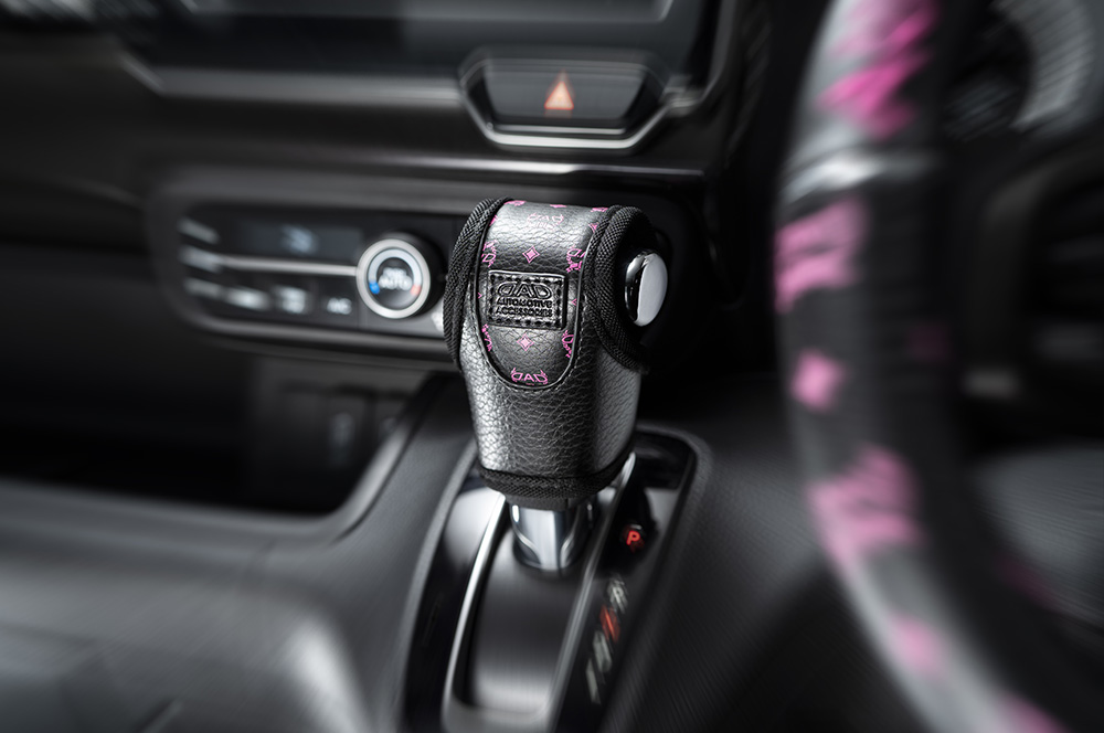 D.A.D LEATHER SHIFT KNOB COVER TYPE DILUS BLACK×PINK【 汎用タイプAT車用 】