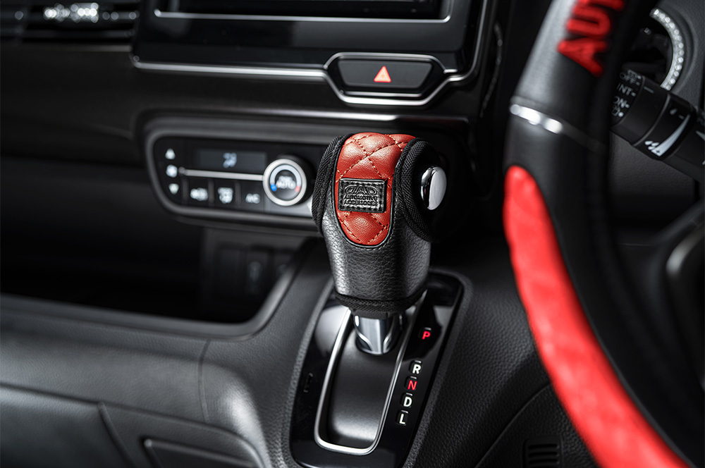 D.A.D LEATHER SHIFT KNOB COVER TYPE QUILTING RED【 汎用タイプAT車用 】