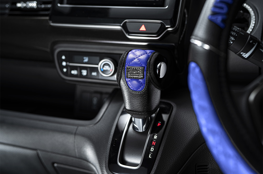 D.A.D LEATHER SHIFT KNOB COVER TYPE QUILTING BLUE【 汎用タイプAT車用 】