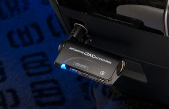 3USBポート+ソケット（クィックチャージ3.0＆オートチャージIC内蔵）